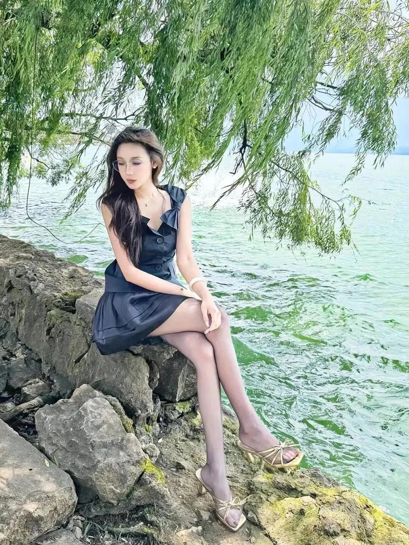 正在热播短剧封面